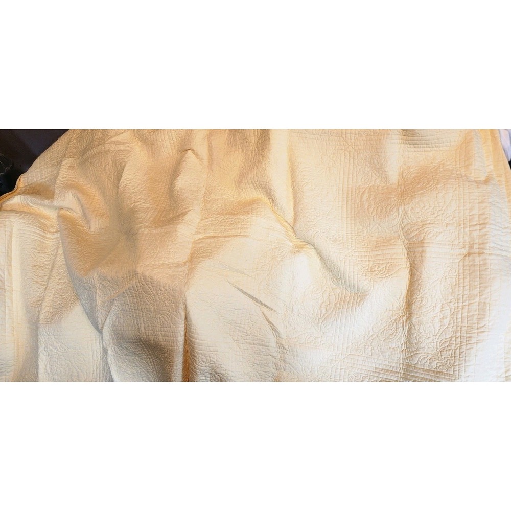 Home Classics Floral Embroidered Quilt Twin Size Bedspread Sunflower Warm Yellow